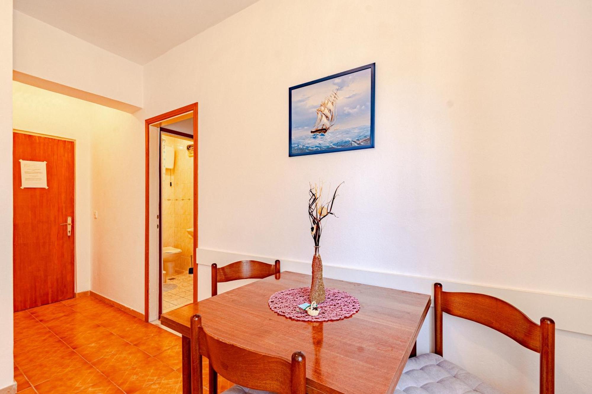 Apartments And Rooms With Parking Space Mali Ston Habitación foto